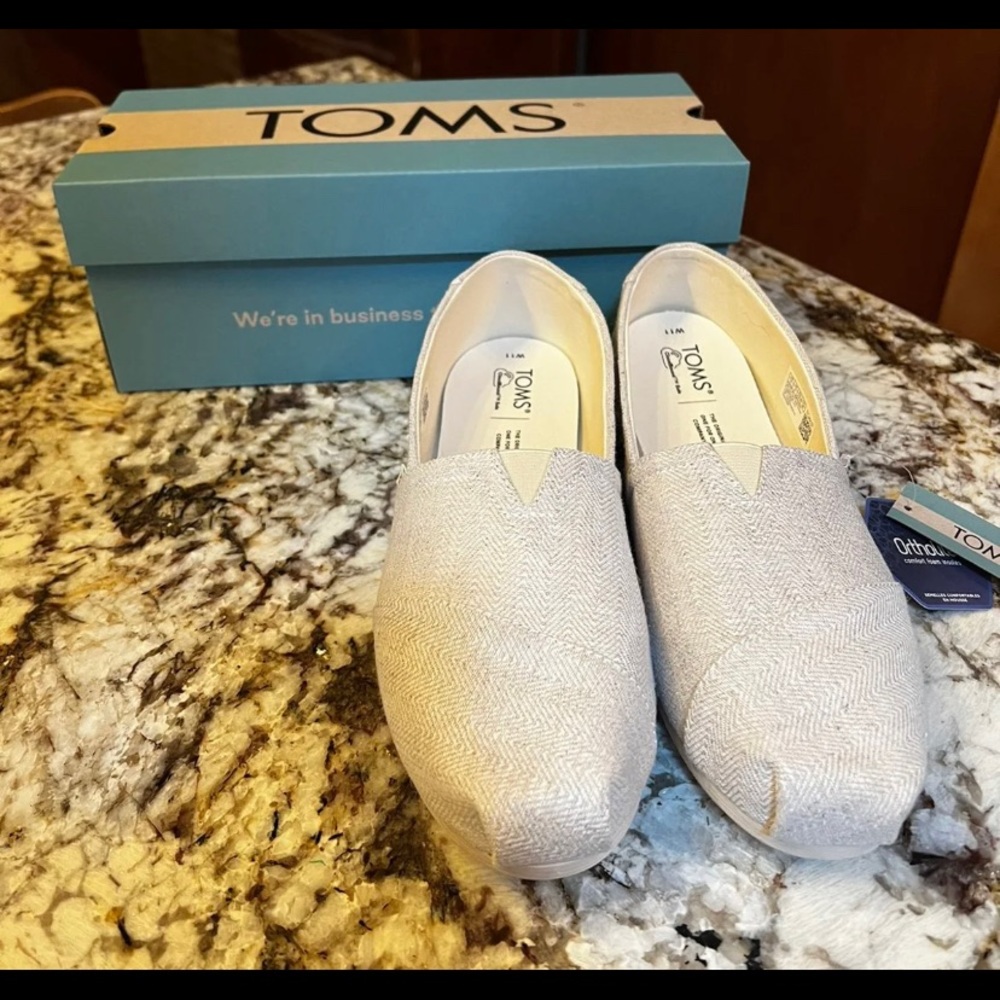TOMS Alpargata Women's Flat Size 11

Color: Natural Metallic Herringbone
